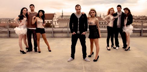 Uskupení Dew Town Dogz a jejich Výstřel do tmy! Nálož Elektro-rapu a úchylnosti.